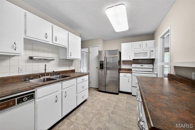 4542 Frederickton Court, St Louis, MO 63128
