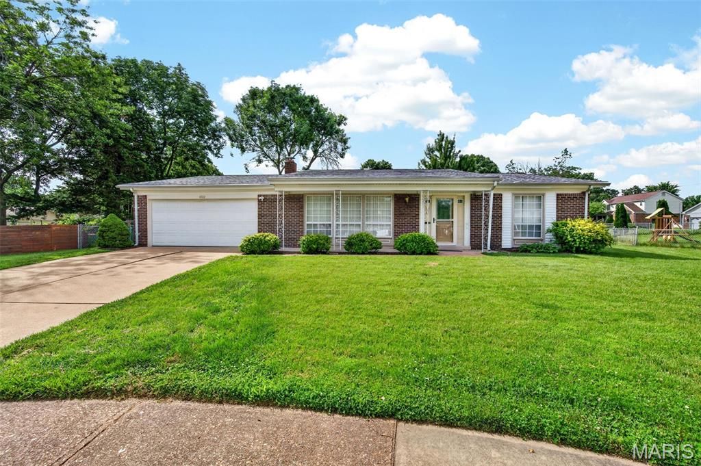 4542 Frederickton Court, St Louis, MO 63128