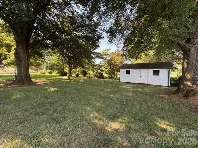 3649 Taylorsville Highway, Statesville, NC 28625