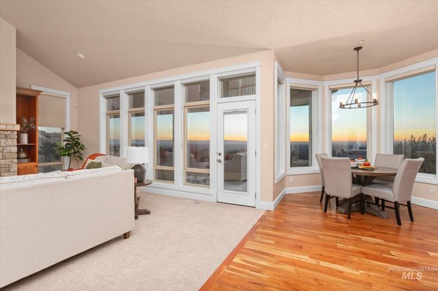 5560 N Quail Summit Place, Boise, ID 83703