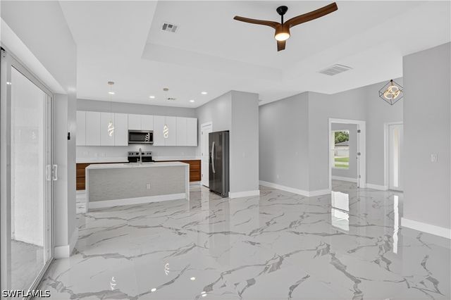 454 Mercedes CT, Lehigh Acres, FL 33972