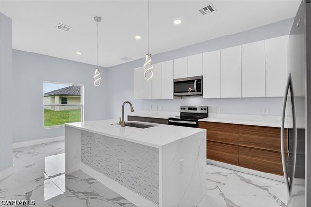 454 Mercedes CT, Lehigh Acres, FL 33972