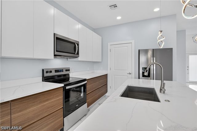 454 Mercedes CT, Lehigh Acres, FL 33972