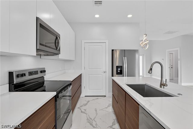 454 Mercedes CT, Lehigh Acres, FL 33972
