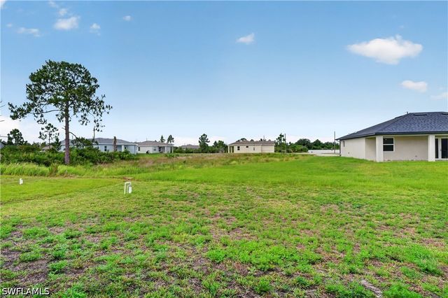 454 Mercedes CT, Lehigh Acres, FL 33972