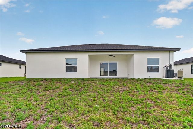 454 Mercedes CT, Lehigh Acres, FL 33972