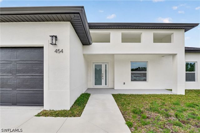 454 Mercedes CT, Lehigh Acres, FL 33972