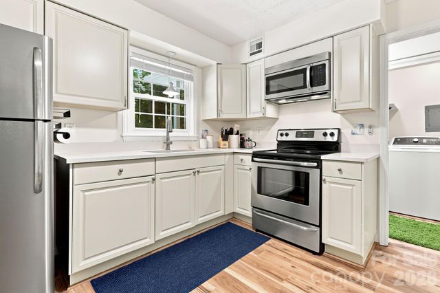 101 Boyd Drive 2C, Flat Rock, NC 28731
