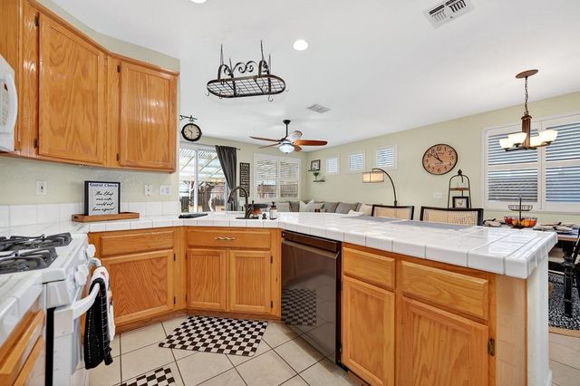 1605 Gateway Drive, West Sacramento, CA 95691