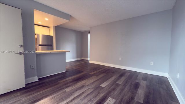 3536 NE 168th St 402, North Miami Beach, FL 33160