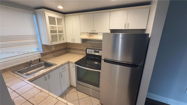 3536 NE 168th St 402, North Miami Beach, FL 33160