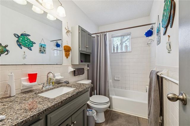 8715 Sycamore Avenue, Kansas City, MO 64138