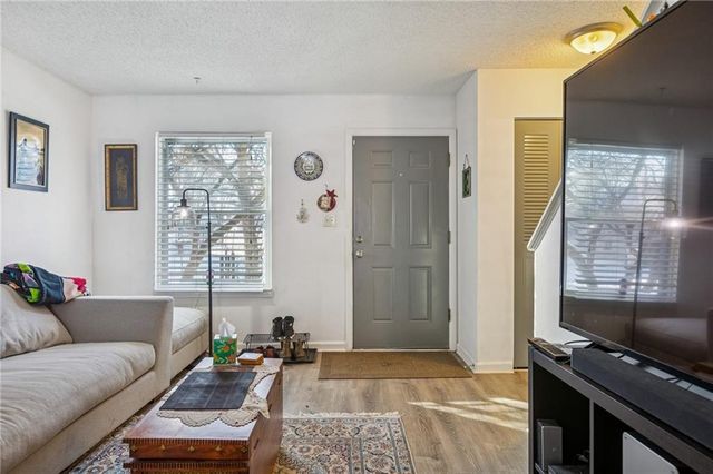 8715 Sycamore Avenue, Kansas City, MO 64138