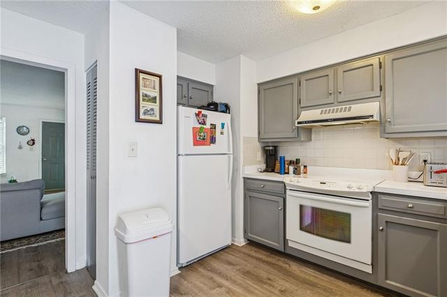 8715 Sycamore Avenue, Kansas City, MO 64138