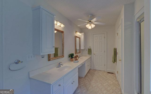 112 Northlake Drive, Hartwell, GA 30643