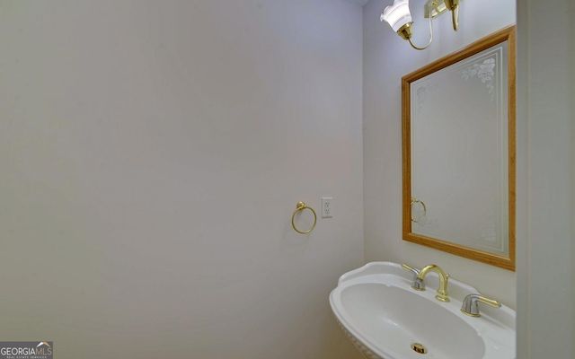 112 Northlake Drive, Hartwell, GA 30643