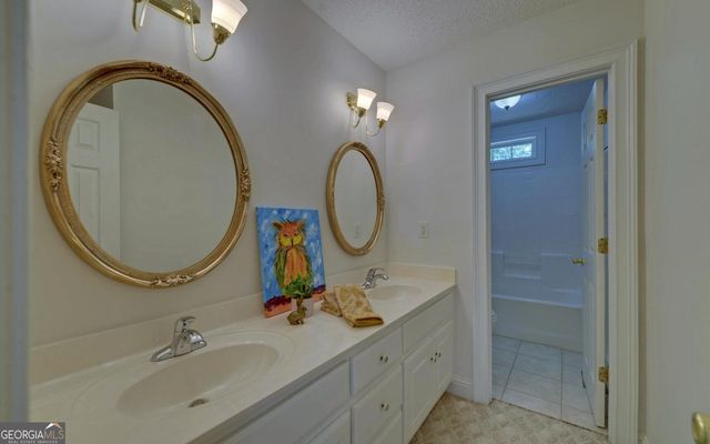 112 Northlake Drive, Hartwell, GA 30643