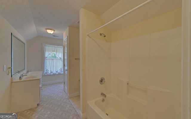 112 Northlake Drive, Hartwell, GA 30643