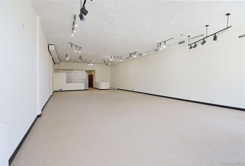 180-02 Union Turnpike 1FL + Lower Level, Fresh Meadows, NY 11366 — photo 3