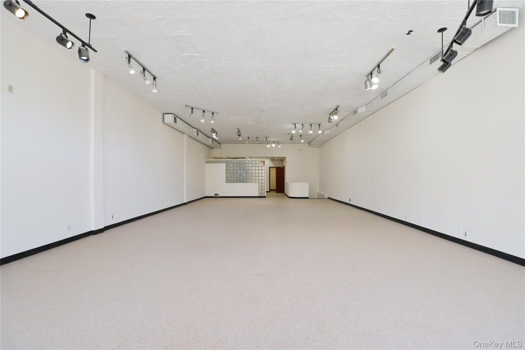 180-02 Union Turnpike 1FL + Lower Level, Fresh Meadows, NY 11366 — photo 4