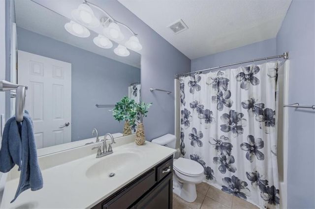 270 SE Sumpter Court, Lee's Summit, MO 64063