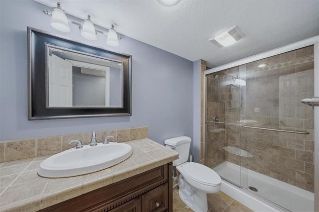 270 SE Sumpter Court, Lee's Summit, MO 64063