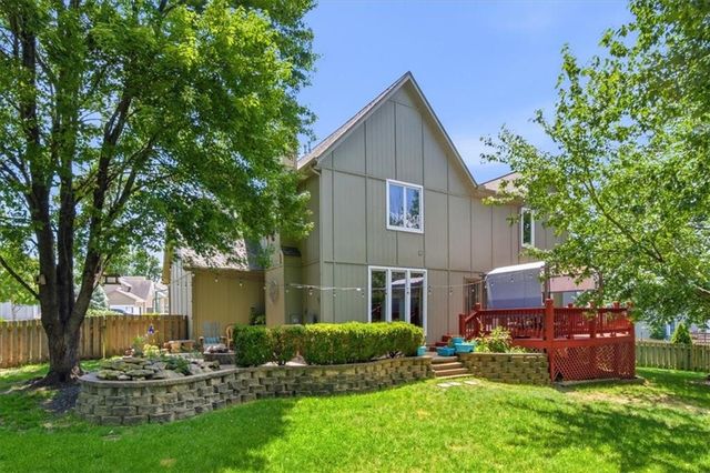 270 SE Sumpter Court, Lee's Summit, MO 64063