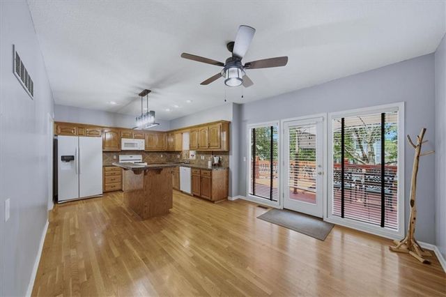 270 SE Sumpter Court, Lee's Summit, MO 64063