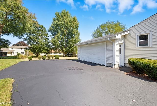 8010 Sigle Lane, Poland, OH 44514