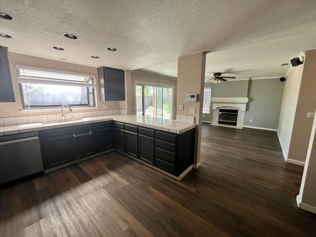 838 Mackilhaffy Dr, Patterson, CA 95363