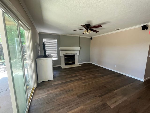 838 Mackilhaffy Dr, Patterson, CA 95363