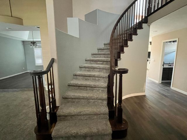 838 Mackilhaffy Dr, Patterson, CA 95363