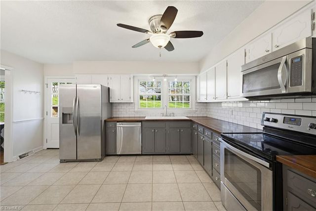 2122 Leeds Lane, Winston-salem, NC 27103