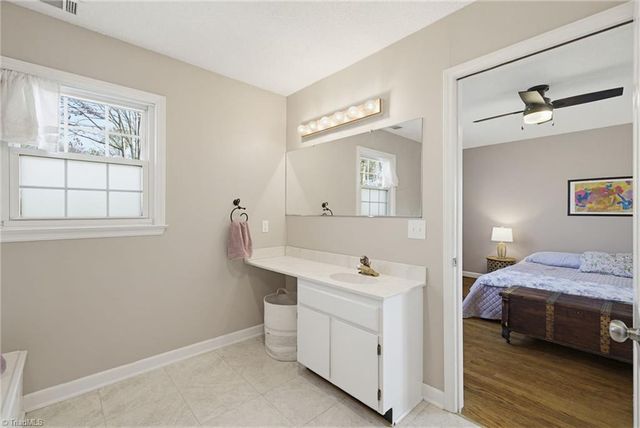 2122 Leeds Lane, Winston-salem, NC 27103