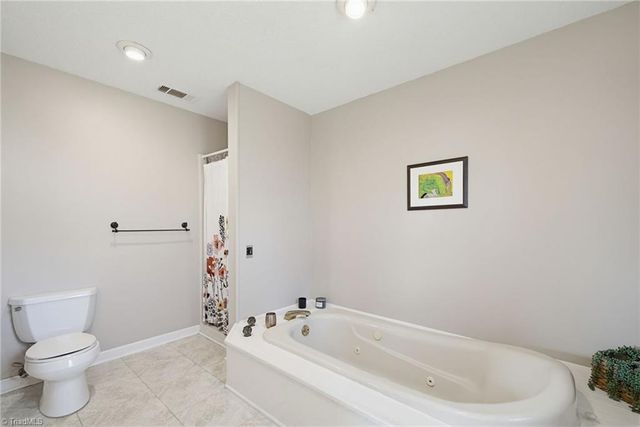 2122 Leeds Lane, Winston-salem, NC 27103