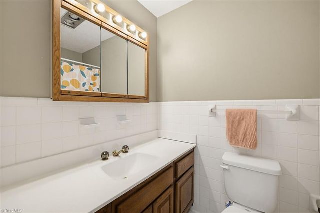 2122 Leeds Lane, Winston-salem, NC 27103