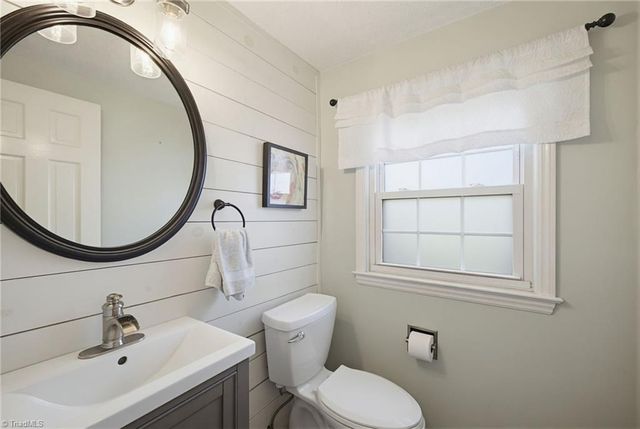 2122 Leeds Lane, Winston-salem, NC 27103