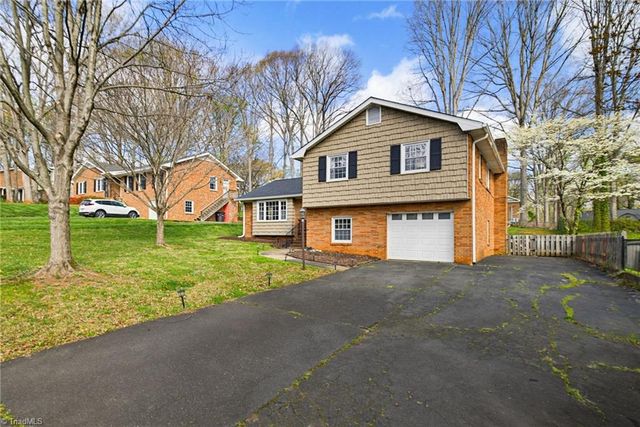 2122 Leeds Lane, Winston-salem, NC 27103