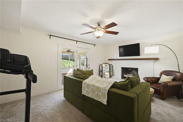 2122 Leeds Lane, Winston-salem, NC 27103