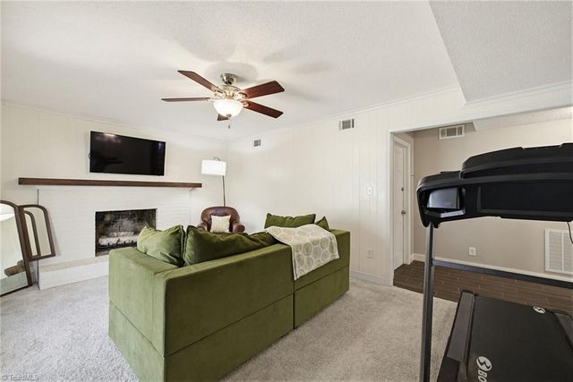 2122 Leeds Lane, Winston-salem, NC 27103