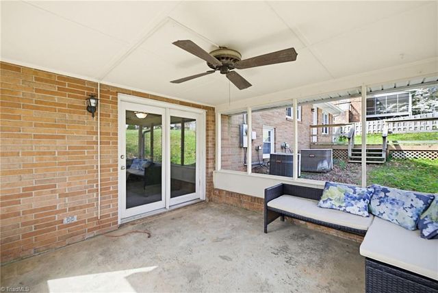 2122 Leeds Lane, Winston-salem, NC 27103