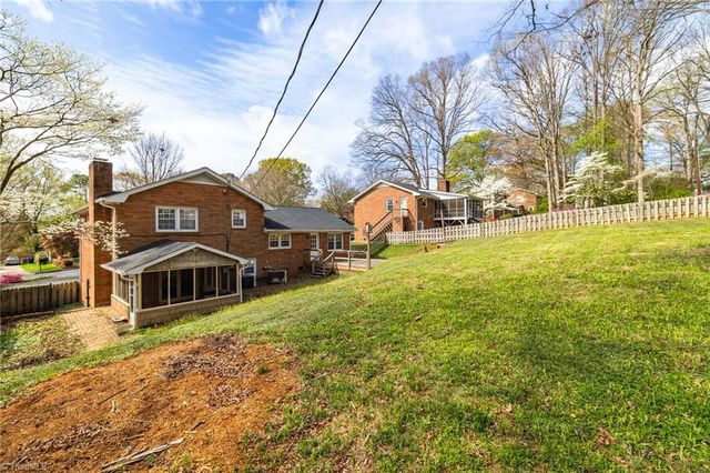 2122 Leeds Lane, Winston-salem, NC 27103