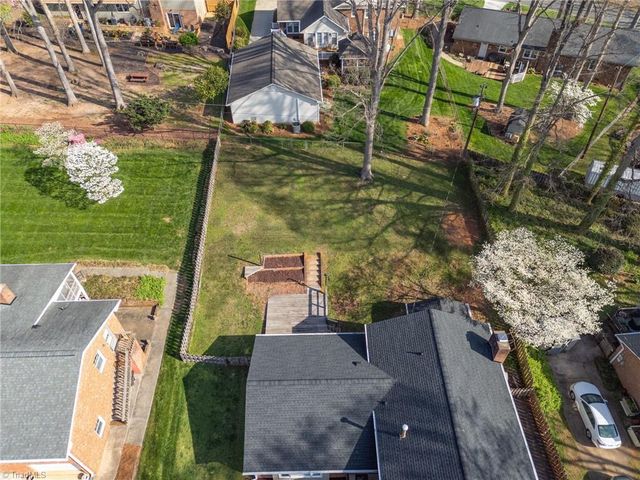 2122 Leeds Lane, Winston-salem, NC 27103