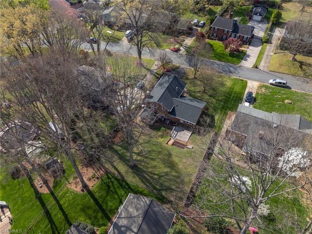 2122 Leeds Lane, Winston-salem, NC 27103