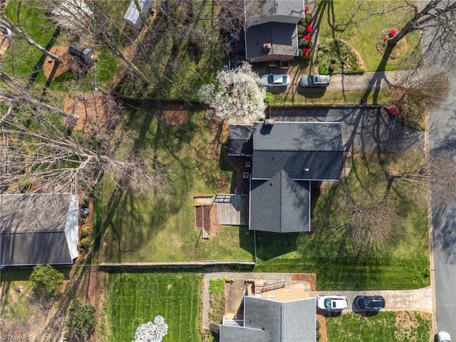 2122 Leeds Lane, Winston-salem, NC 27103