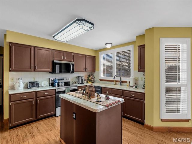 3809 Teton Creek Court, Florissant, MO 63034