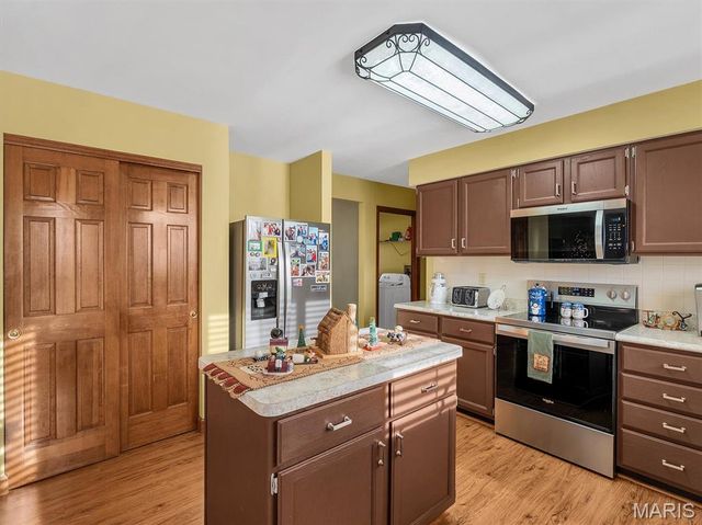 3809 Teton Creek Court, Florissant, MO 63034