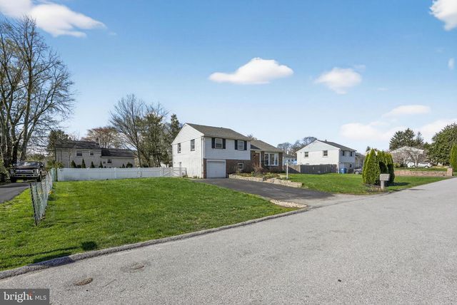 1206 W CHESTER PIKE, West Chester, PA 19382