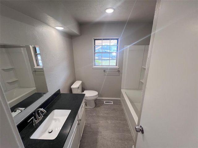 709 Glenmanor Drive, Midwest City, OK 73110