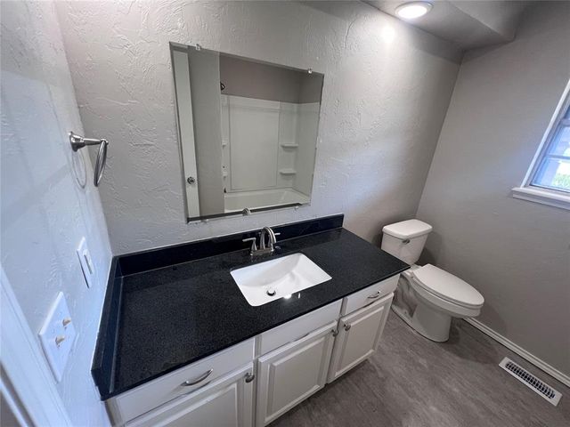 709 Glenmanor Drive, Midwest City, OK 73110